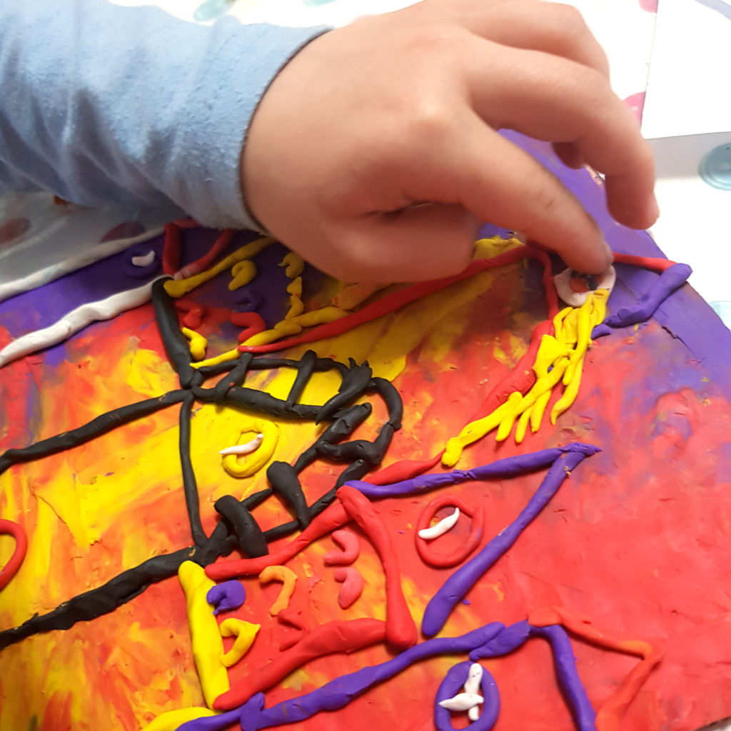 детская пласилинография с изоброжением замка