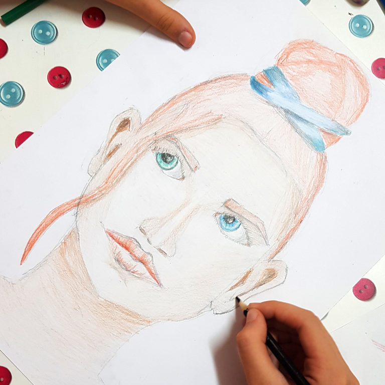 деткая работа цветными карандашами портрет девушки