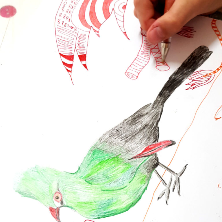 детский рисунок тропической птицы