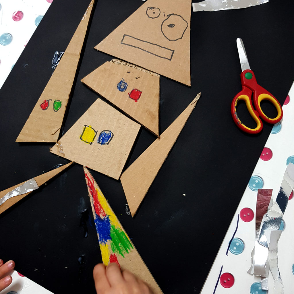 робот из картона