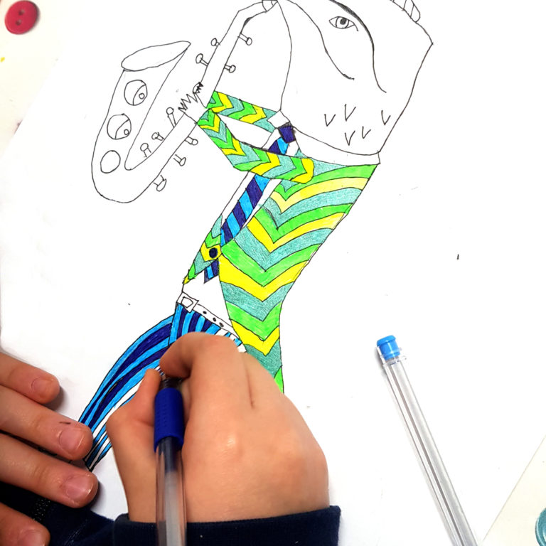 ребеник рисует ящерицу музыканта